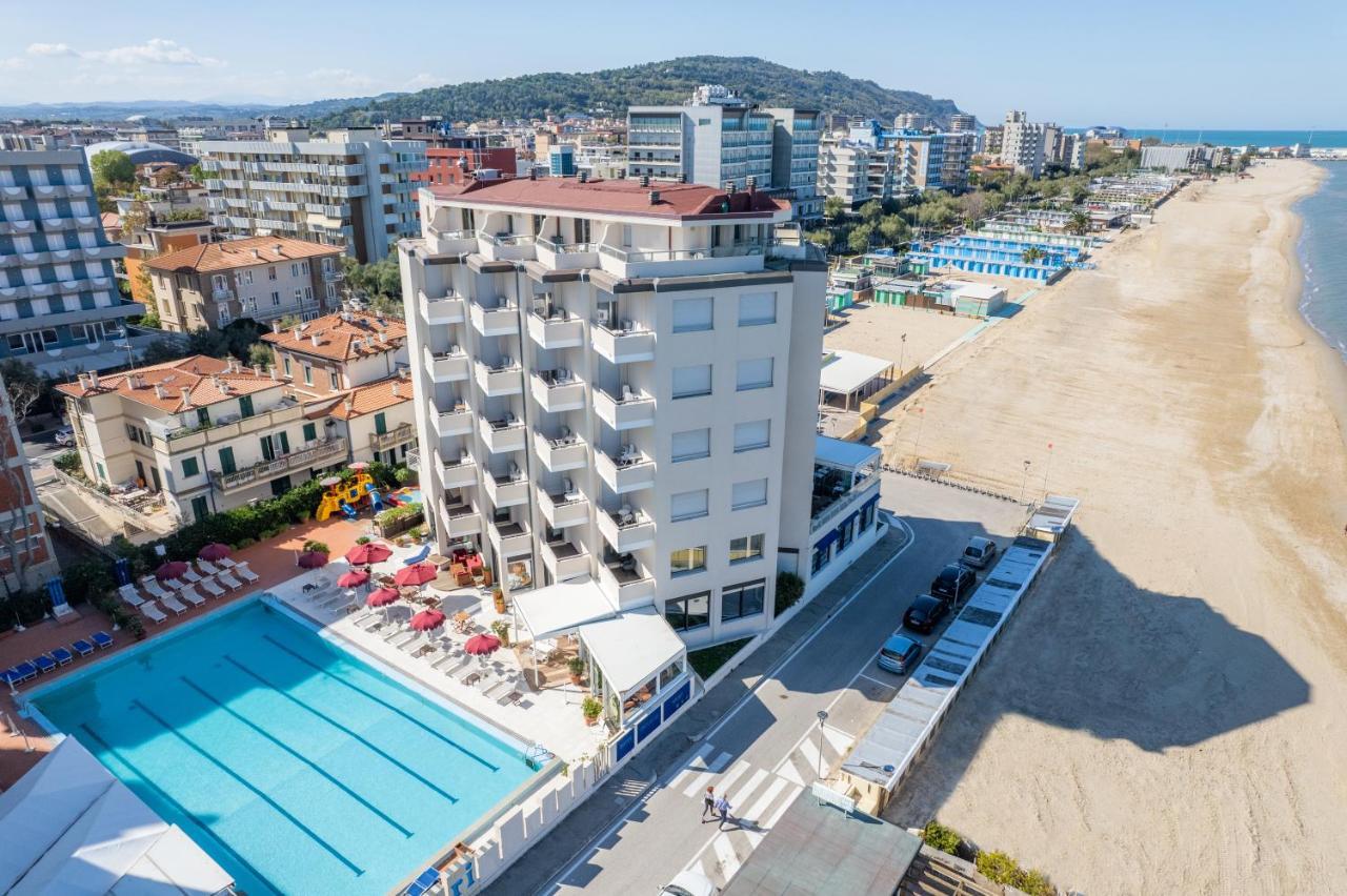 Unahotels Imperial Sport Hotel Pesaro Exterior foto