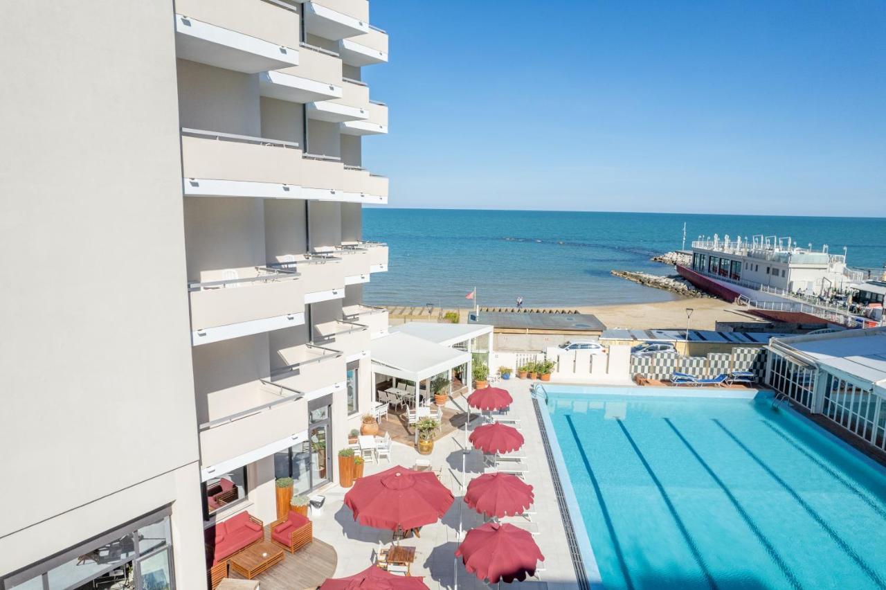 Unahotels Imperial Sport Hotel Pesaro Exterior foto