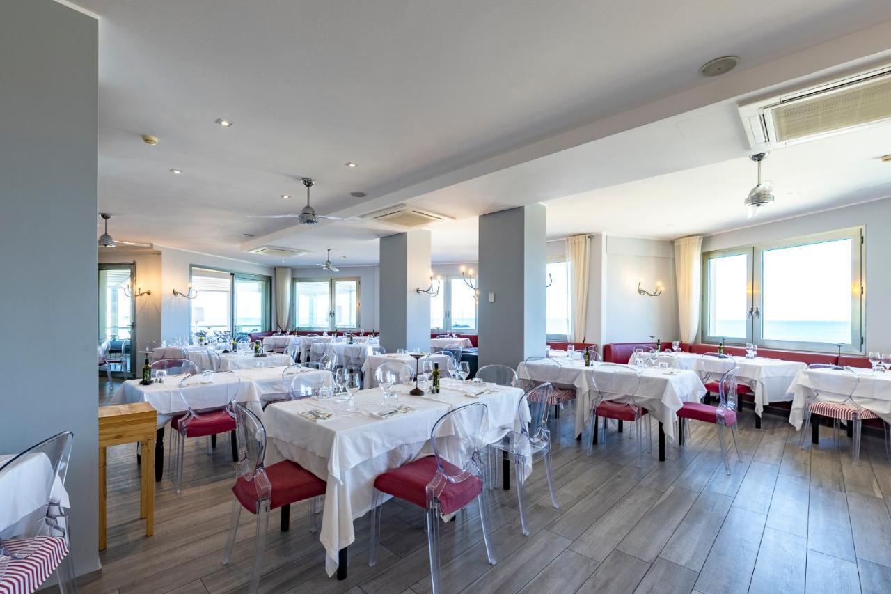 Unahotels Imperial Sport Hotel Pesaro Exterior foto