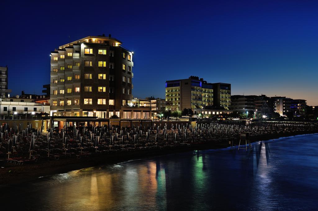 Unahotels Imperial Sport Hotel Pesaro Exterior foto